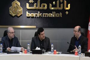 دیدار و گفت وگوی مدیرعامل بانک ملت و مدیران عامل دو خودروساز بزرگ کشور با محوریت رونق تولید و اشتغال