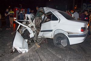 برخورد خودرو با پل عابر پیاده دو مصدوم بر جای گذاشت 