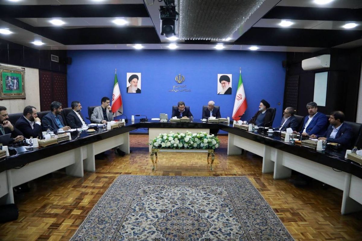 وزیر صنعت، معدن و تجارت و رئیس بنیاد شهید و امور ایثارگران