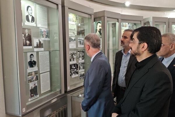 وزیر فرهنگ به مفاخر فرهنگی و بازدید از میراث تاریخی قرقیزستان ادای احترام کرد