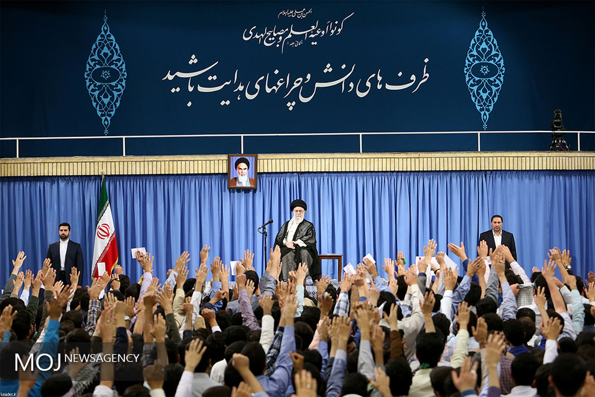 دیدار دانشجویان با مقام معظم رهبری