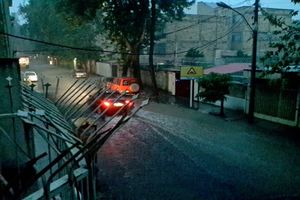 رانندگان فقط در صورت داشتن زنجیر چرخ در جاده های کوهستانی رفت و آمد کنند