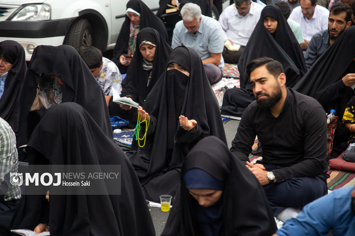 مراسم قرائت دعای عرفه در خیابان سعدی تهران