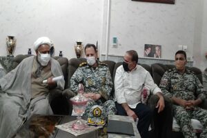 دیدار فرماندهی گروه پدافندهوایی حضرت معصومه (س) و ارشد نظامی ارتش در استان قم با جانباز آزاده ارتشی