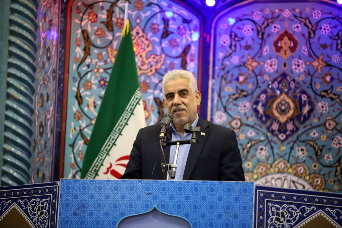 استاندارگیلان در جمع نمازگزاران جمعه رشت