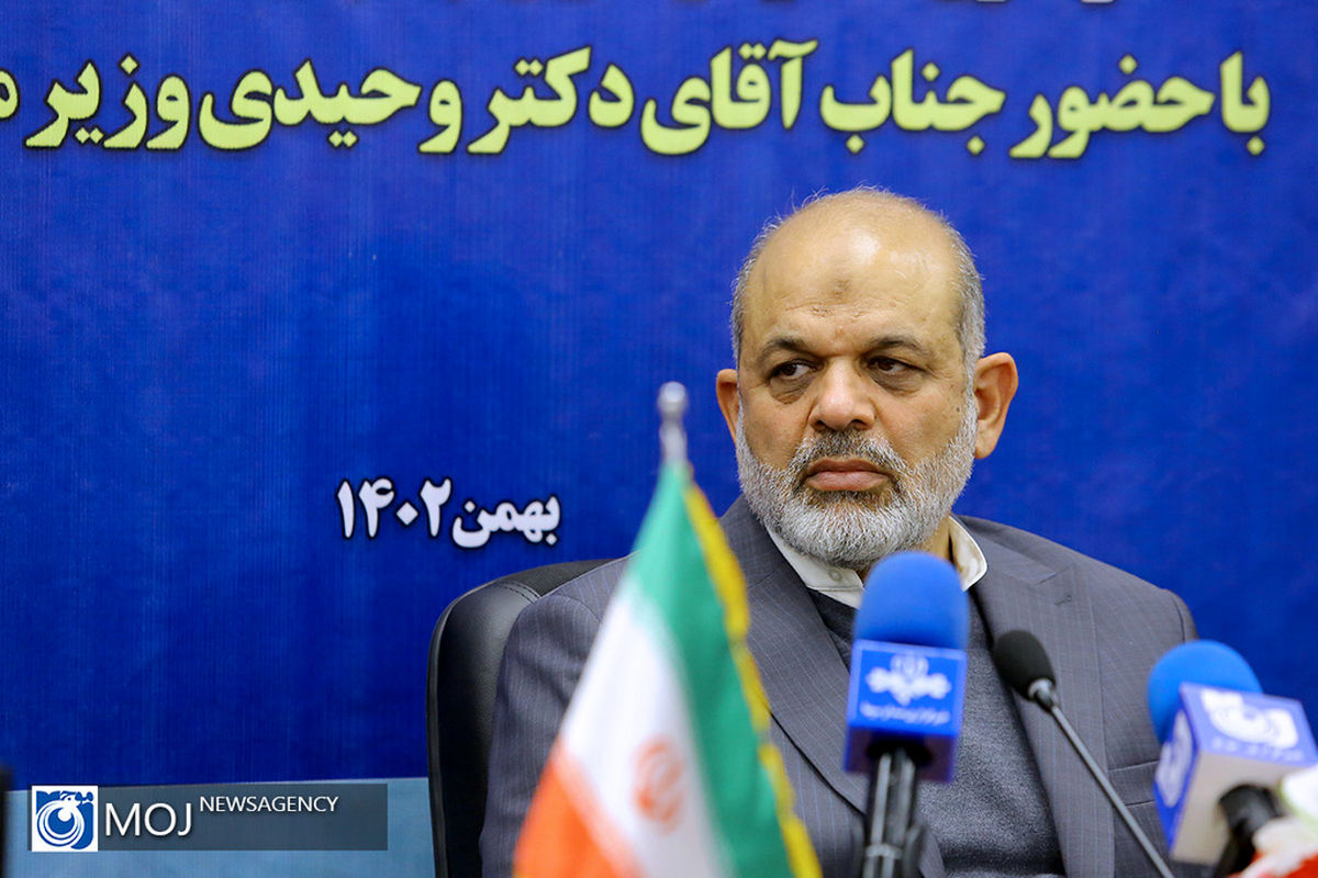 احمد وحیدی وزیر کشور