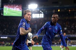 چلسی پس از توقف طوفانی بنفیکا را در هم کوبید و به یک‌چهارم نهایی پرواز کرد