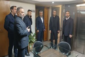 بازدید مدیر عامل بانک سینا از واحد های ستادی و تقدیر از همکاران در شرایط جنگی