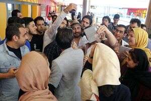 افتتاحیه‌ «نهنگ عنبر» با طعم کیک تولد رضا عطاران