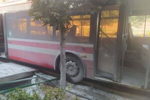 حرکت ناگهانی اتوبوس BRT در خیابان ولیعصر ۶ مصدوم بر جای گذاشت