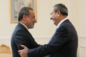 وزیر خارجه ایران در دیدار با دیپلمات آذربایجانی بر اهمیت صلح در قفقاز جنوبی تأکید کرد