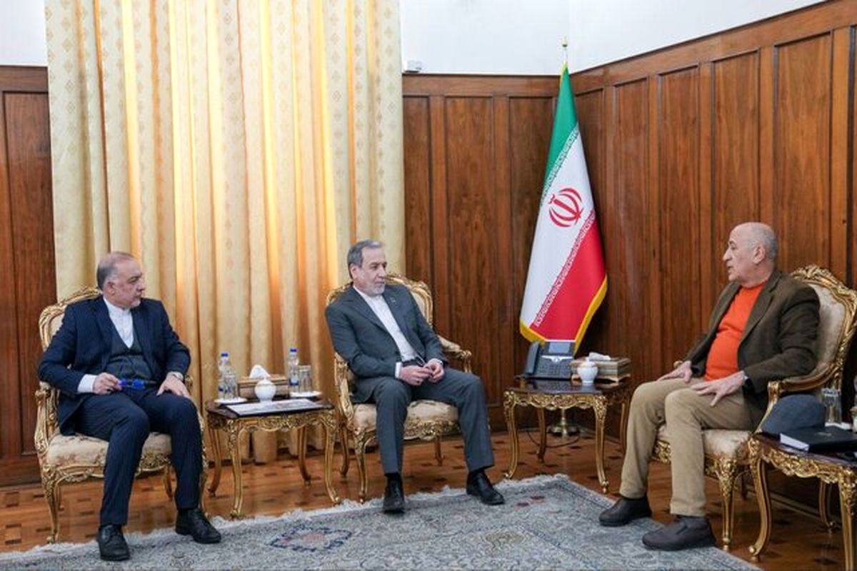 رئیس دانشگاه هنر با عباس عراقچی دیدار کرد