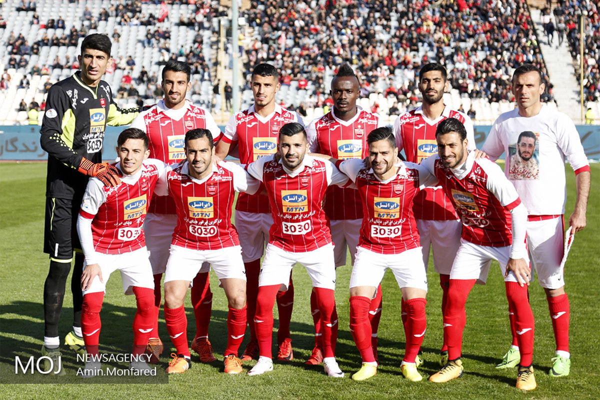 دیدار تیم های پرسپولیس و صنعت نفت آبادان