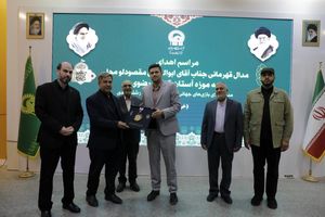 اهدای مدال طلای جهانی بازیکن تیم ملی کبدی مردان ایران به حرم رضوی