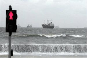 وزش باد شدید، بنادر مسافری بندرعباس، قشم و هرمز را تعطیل کرد