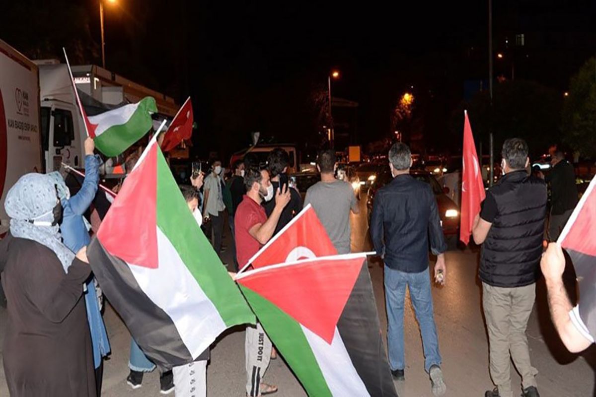 طنین شعار «ما قاسم سلیمانی هستیم» در ترکیه