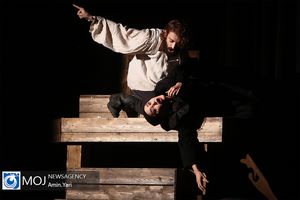 نمایش چهل لم