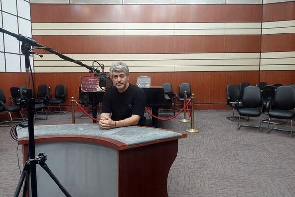 تئاتر رادیویی «دویدن میان موانع» در رادیو نمایش اجرا می شود