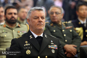 الحاق زیر دریایی فاتح به ناوگان نیروی دریایی ارتش در 9 بهمن ماه