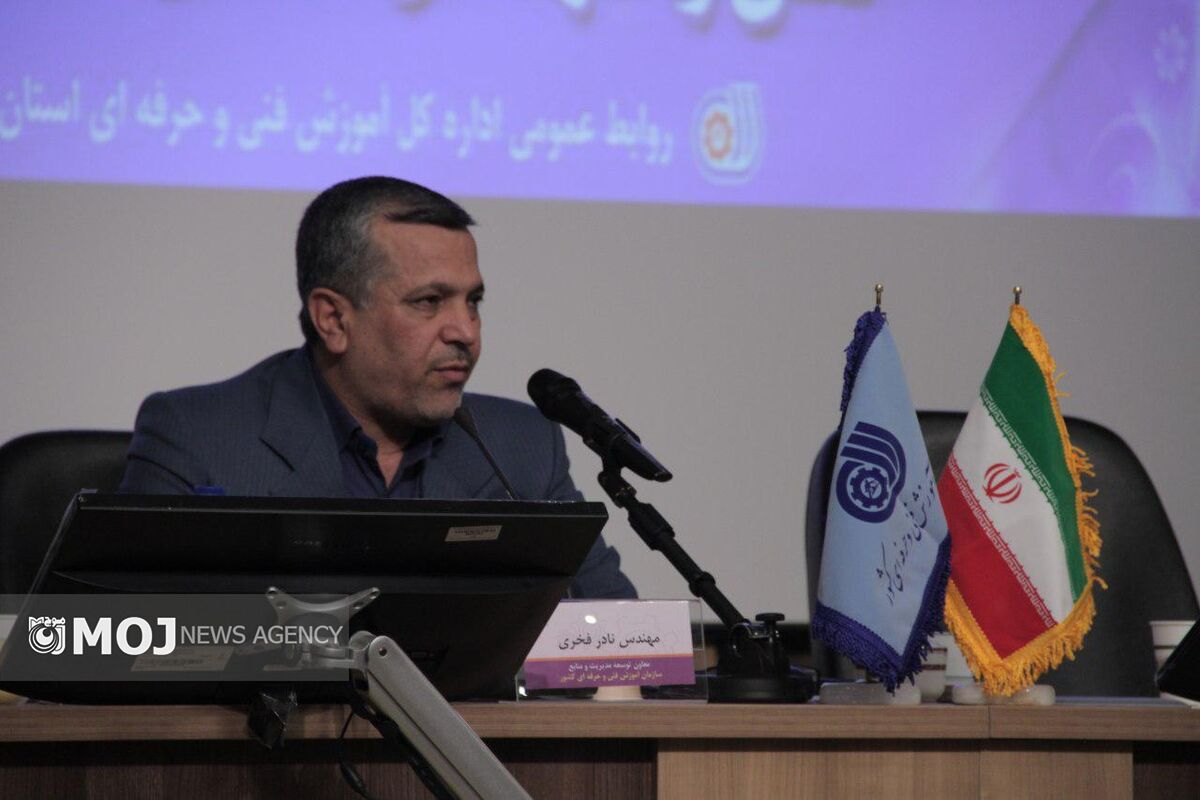 نادر فخری