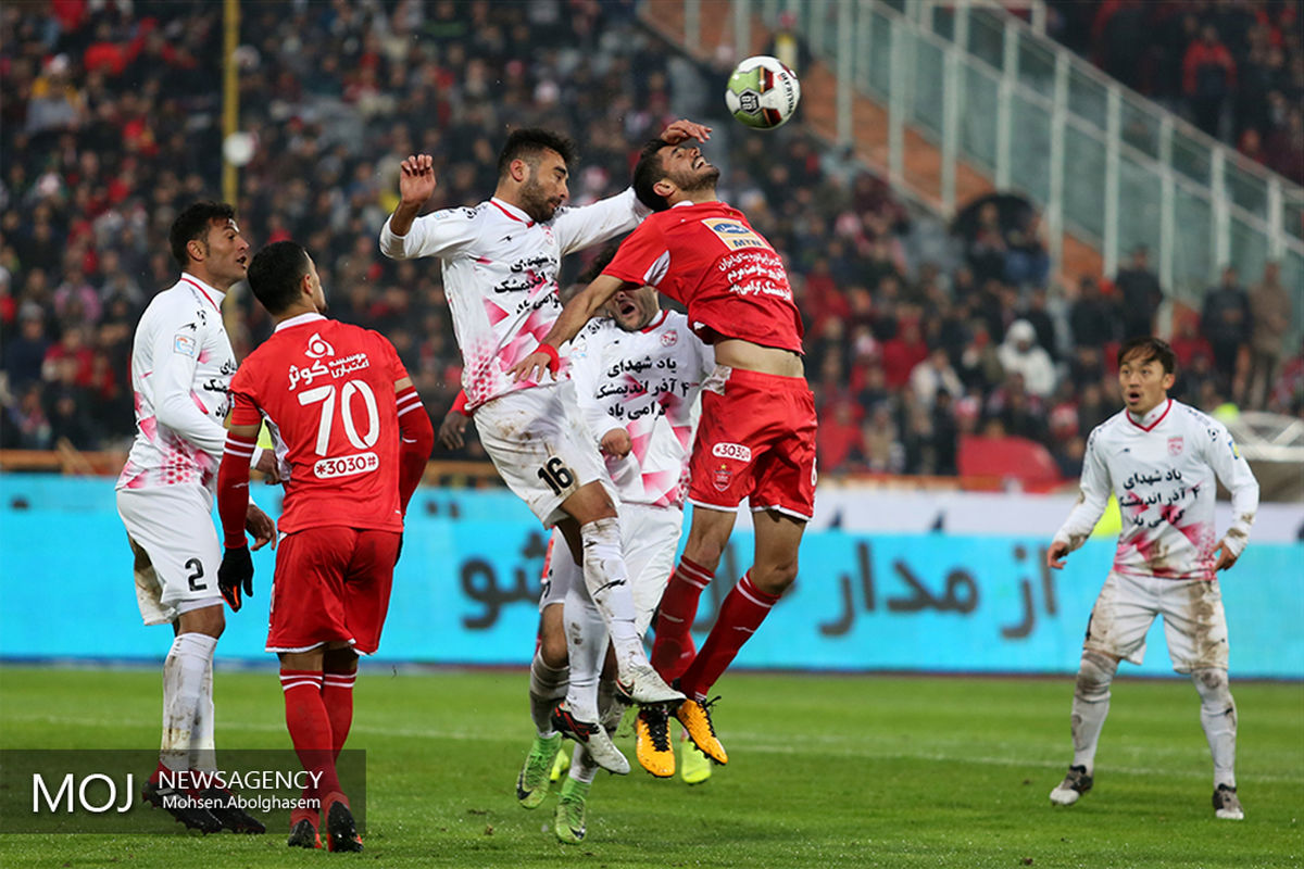 دیدار تیم های فوتبال پرسپولیس و تراکتورسازی تبریز