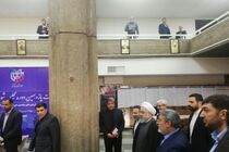 روحانی رای خود را بر صندوق انداخت