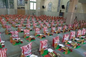توزیع 370 بسته ارزاق در مرکز افق امامزادگان کاشان 
