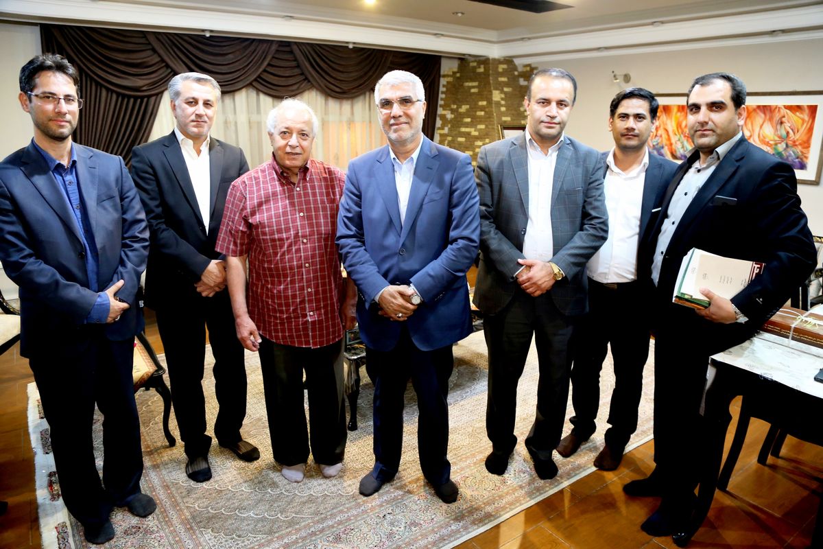 استاندار فارس در دیدار با نویسنده، پیشکسوت و پژوهشگر تاریخ مطبوعات فارس