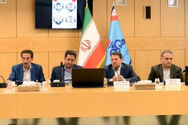اولویت صنعت پتروشیمی تأمین مواد اولیه و حفظ اشتغال است