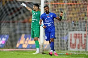 سرمربی استقلال، رامین رضاییان را اخراج کرد