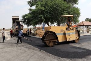 اجرای ۳۴۰ تن آسفالت در معابر خاکی ضلع شرقی آرامستان بندرعباس 