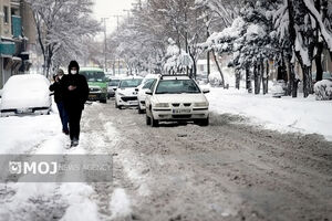 بارش‌ها در محورهای شمالی کشور مسدودی جاده ها را به همراه داشته است