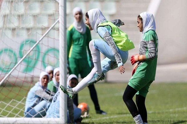 سرمربی تیم ملی فوتبال زنان با هیچ بازیکنی زاویه ندارد