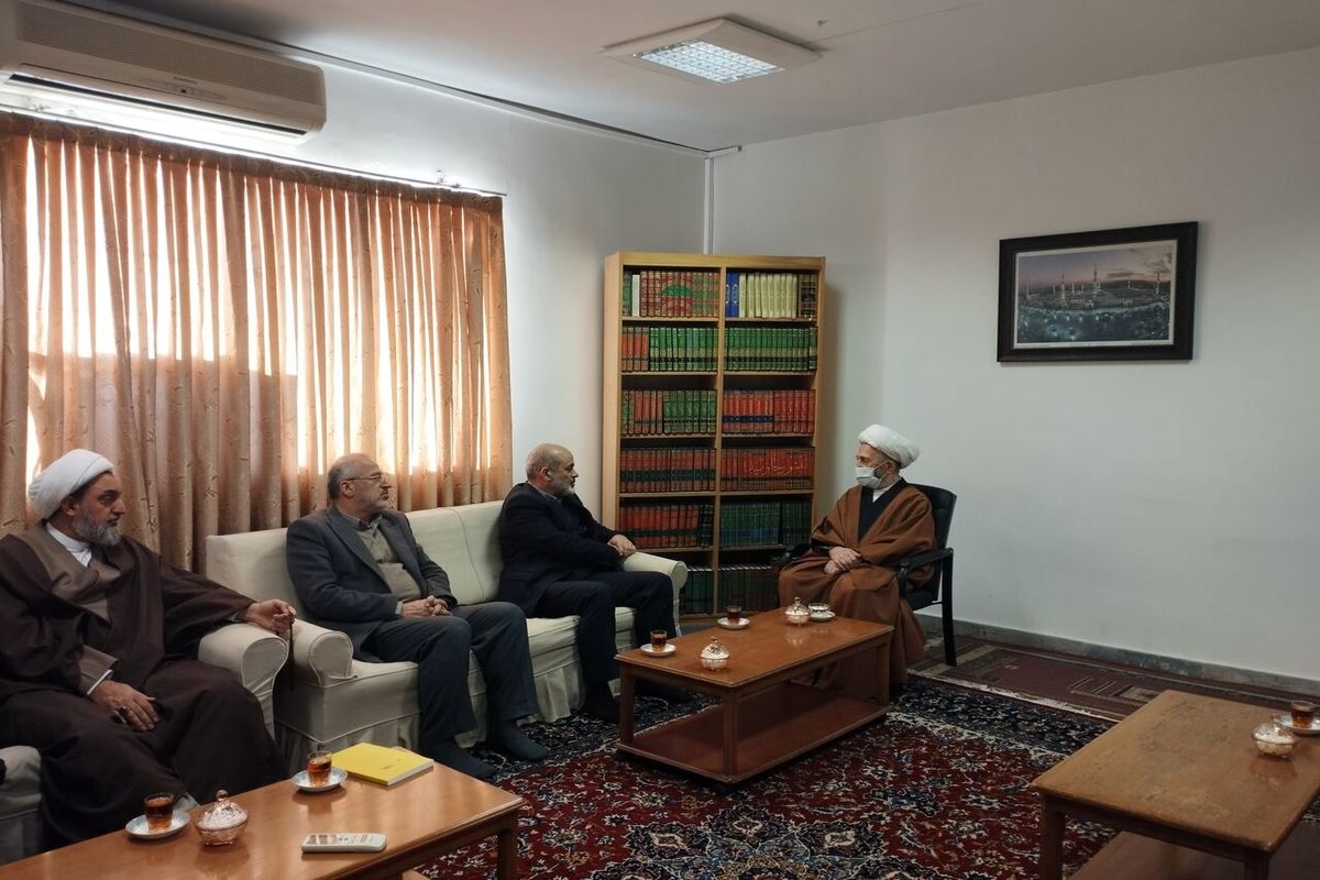 وزیر کشور در دیدار با آیت اله سبحانی