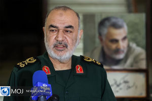 ایران محکم در مقابل دشمنان ایستاده‌ است