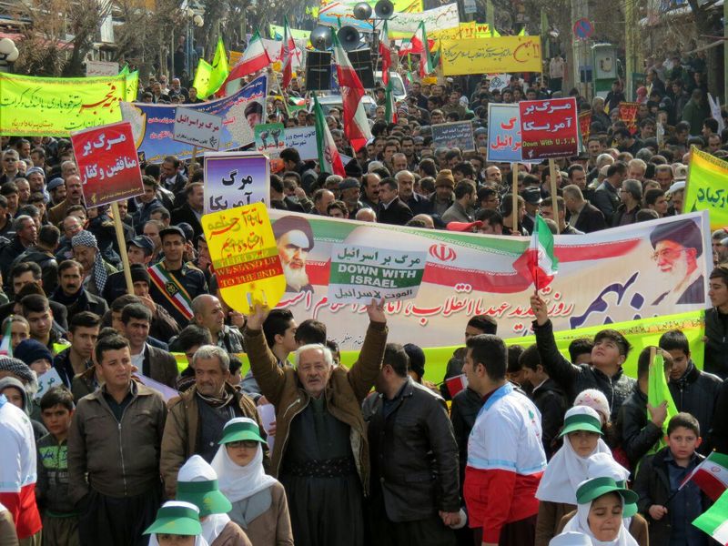 آغاز راهپیمایی 22 بهمن/حضور چشمگیر کودکان و نوجوان در جشن انقلاب