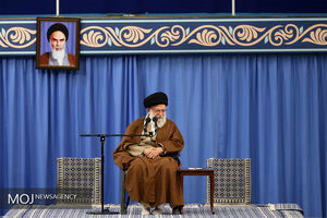 مسئولان باید شفاف باشند و هیچ رازی را از مردم پنهان نکنند