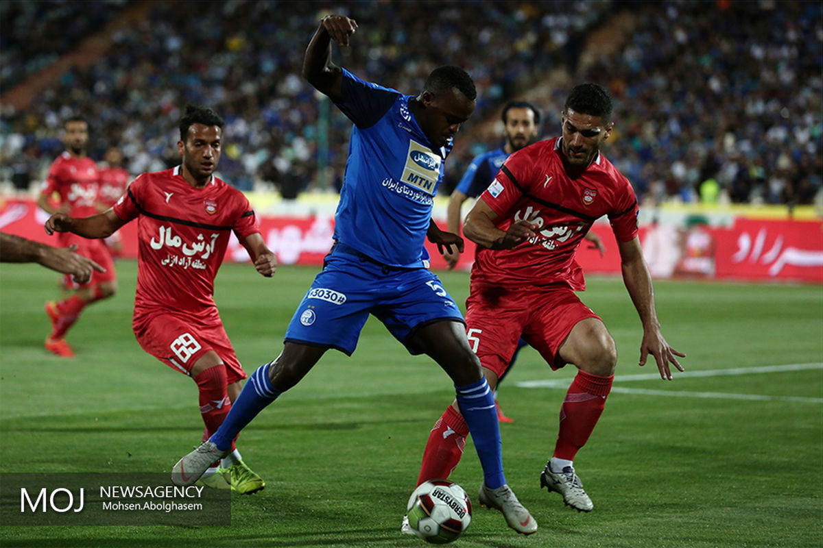 دیدار تیم های فوتبال استقلال تهران و سپیدرود رشت