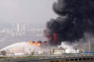 تصاویر جدید از برخورد موشک‌های ایران به پالایشگاه حیفا + فیلم