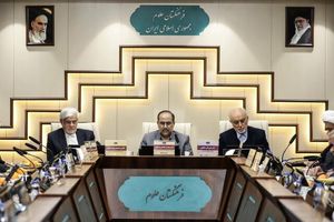 نباید اجازه بدهیم کوچکترین مسئله‌ای در کشور تبدیل به یک بحران ملی شود