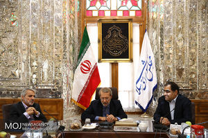 دیدار متولیان حوزه سلامت با علی لاریجانی