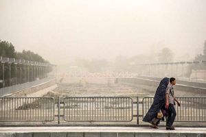 مردم از رفت آمدهای غیر ضروری در هوای آلوده خودداری کنند