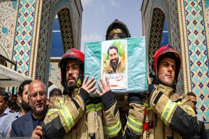 آتش‌نشانان با دستور رهبری و مأموریت نظامی شهید شناخته می‌شوند/ آیا فخریان آتش نشان مشهدی شهید حساب می‌شوند؟