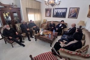 نوه امام راحل(ره) با خانواده شهید نصرالله در بیروت دیدار کرد