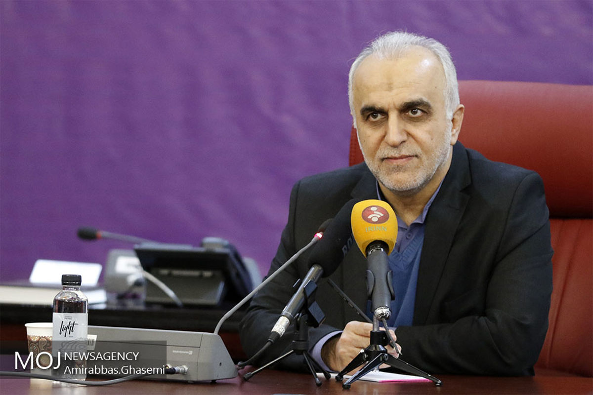 نشست هم اندیشی اقتصاد دانان جوان با وزیر اقتصاد/فرهاد دژپسند