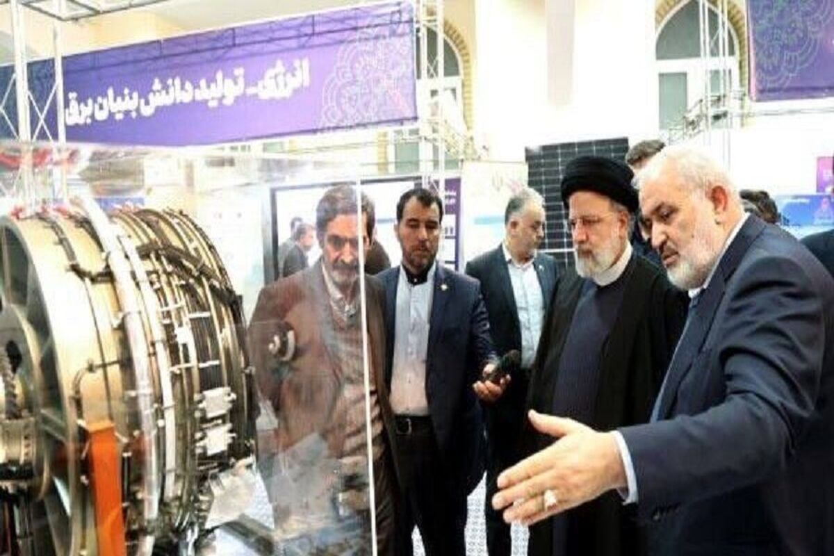 رئیس جمهور در بازدید از نمایشگاه توانمندی‌های تولیدات داخل