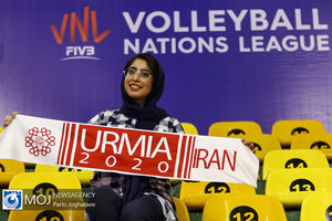 حضور بانوان در دیدار والیبال ایران و کانادا