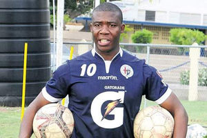 کولی در بازی با ذوب آهن روی نیمکت می‌نشیند