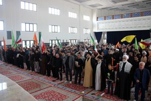 فریاد «مرگ بر آمریکا و اسرائیل» در کیش پس از نماز جمعه +فیلم