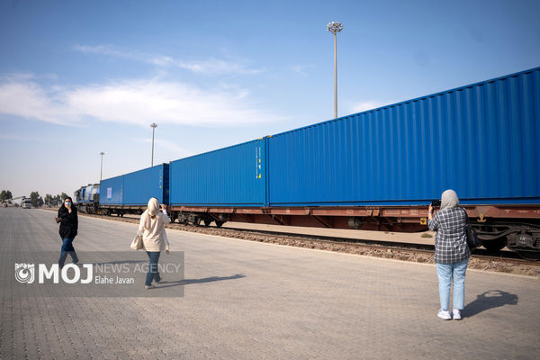 ورود نخستین قطار باری روسیه به بندر خشک آپرین از مسیر ترکمنستان